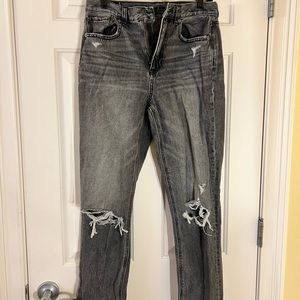 BLACK SZ 6 MOM JEANS FROM AMERICAN EAGLE